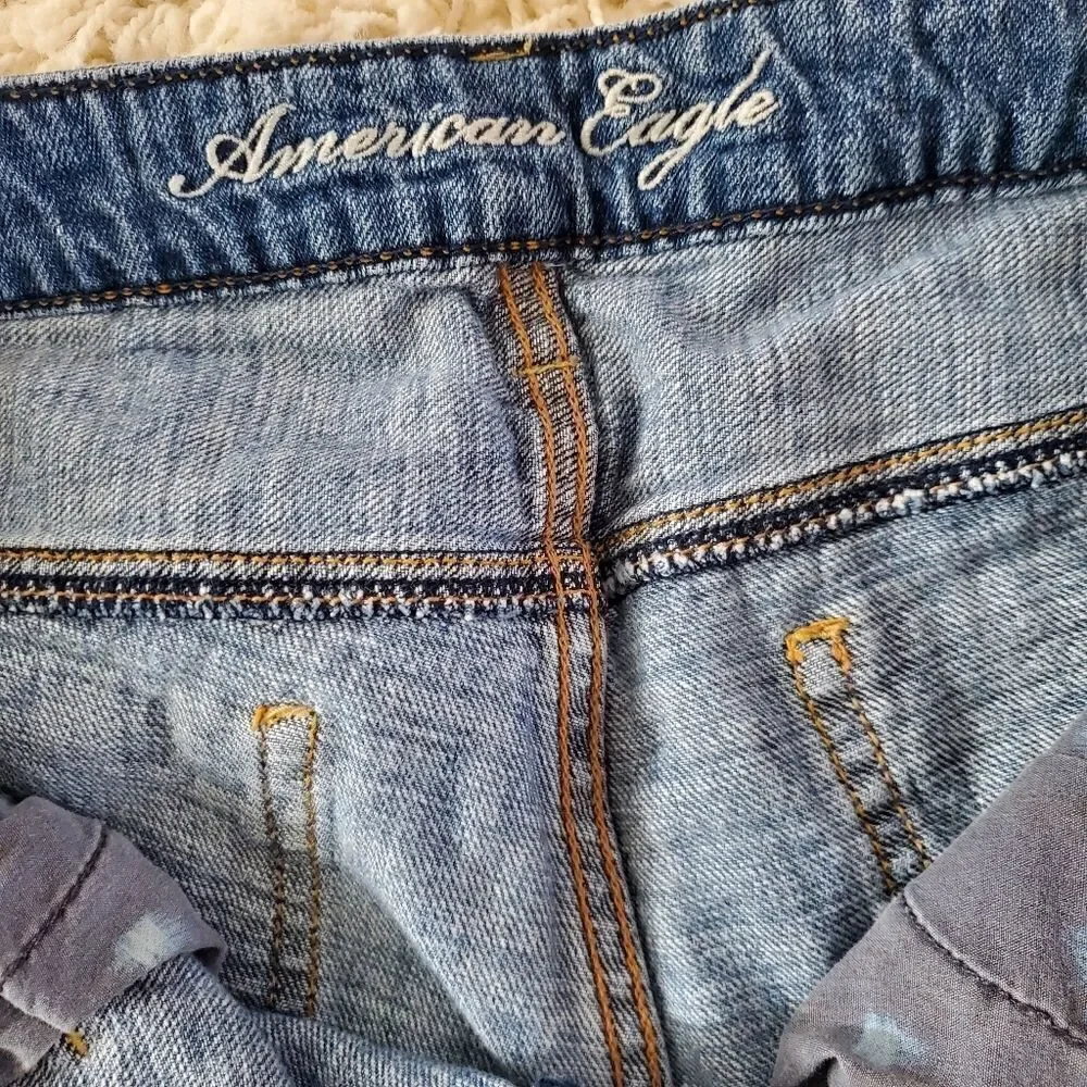 AMERICAN EAGLE Distressed Shorts
